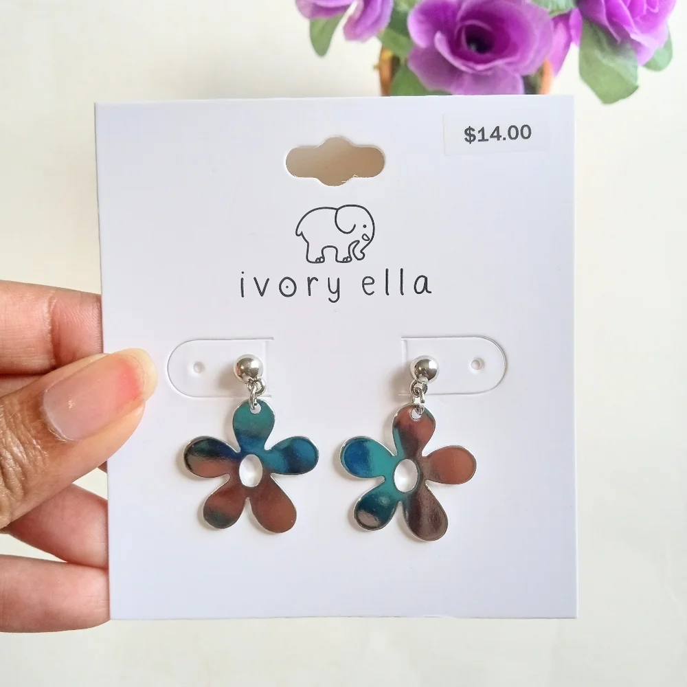 Ivory Ella Silver Flower Metal Earrings NWT - Picture 2 of 3